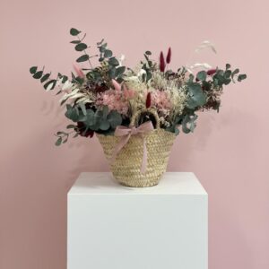 Cesta con flor preservada
