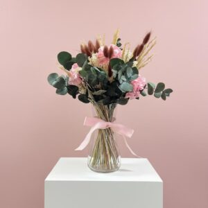 Jarrón con ramo de flor preservada