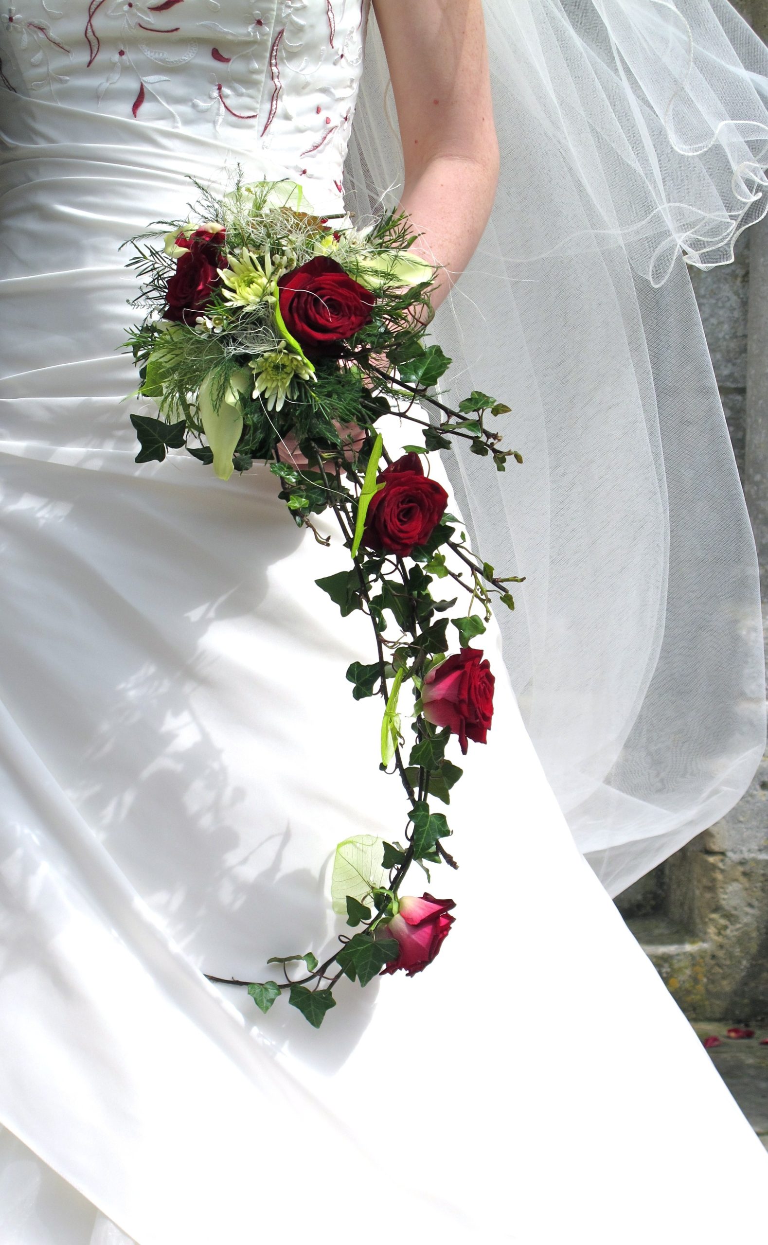odilebnd-bouquet-330461 Romo de novia Rosas en cascada